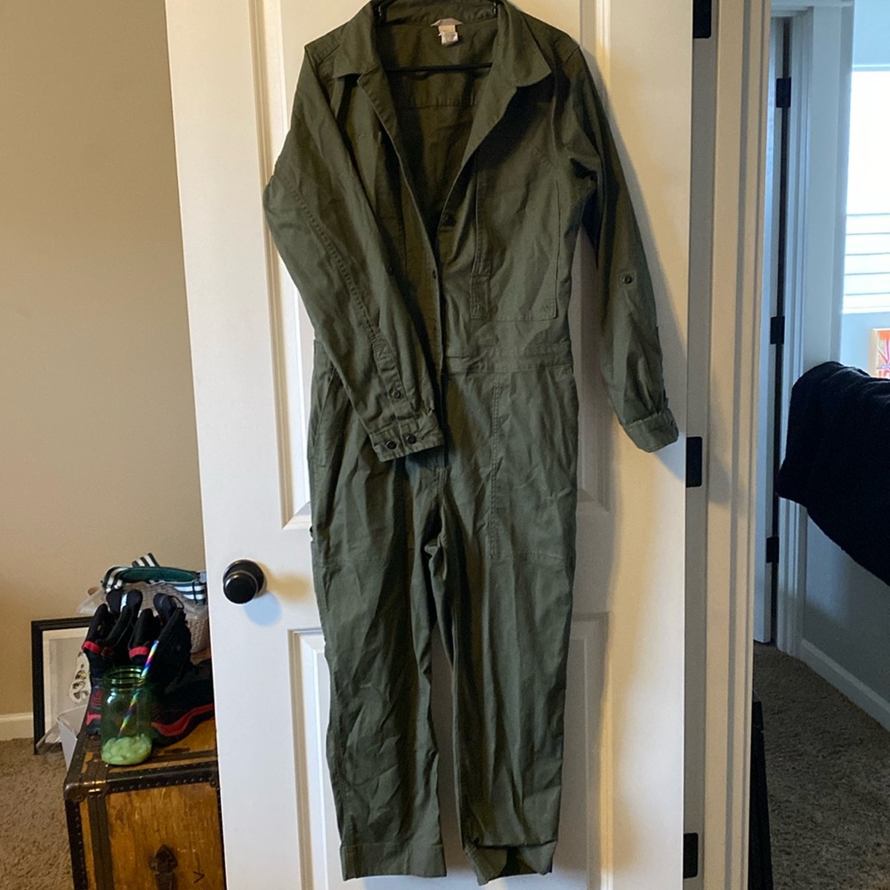 Duluth trading utility jumpsuit. It’s brand new been washed, but never worn.